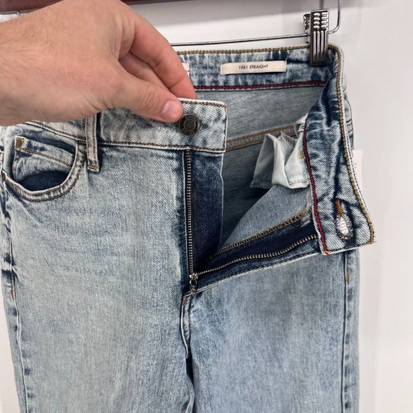 Guess 1981 Slim Straight Leg Jeans Women's 27 Acid Wash Light High Rise Mom NWT - Picture 6 of 8